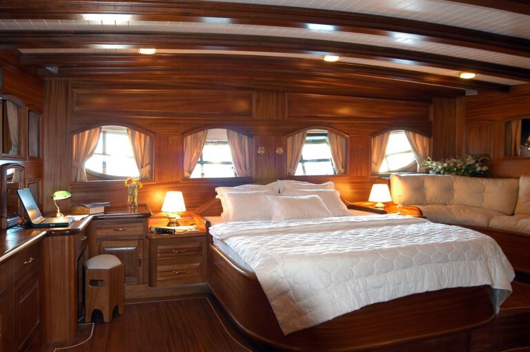 The 35m Yacht QUEEN OF KARIA
