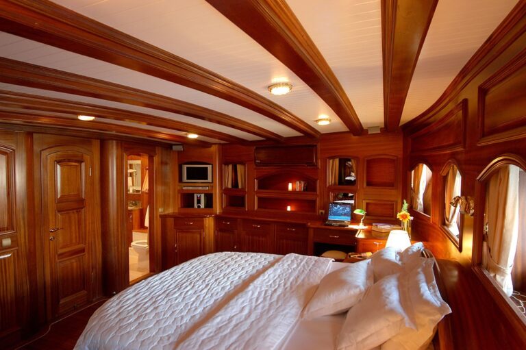 The 35m Yacht QUEEN OF KARIA