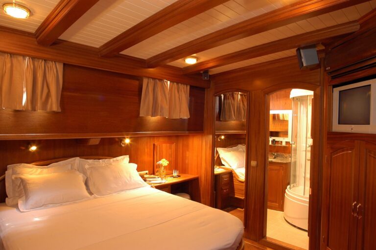 The 35m Yacht QUEEN OF KARIA