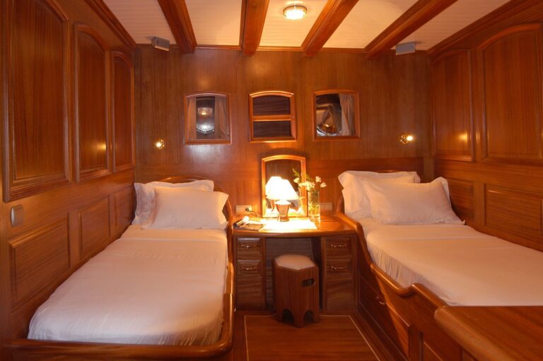 The 35m Yacht QUEEN OF KARIA