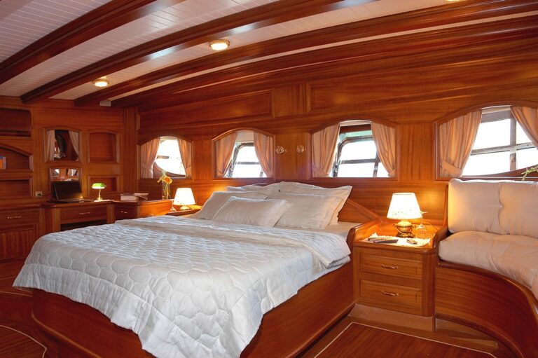 The 35m Yacht QUEEN OF KARIA