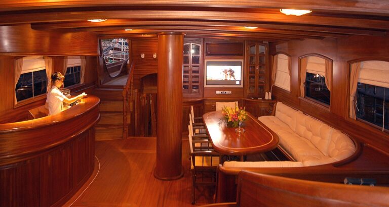 The 35m Yacht QUEEN OF KARIA