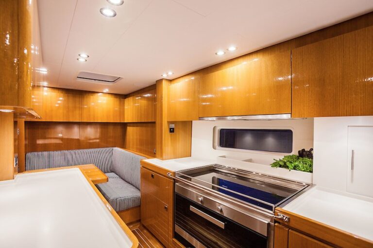 The 35m Yacht SOLLEONE