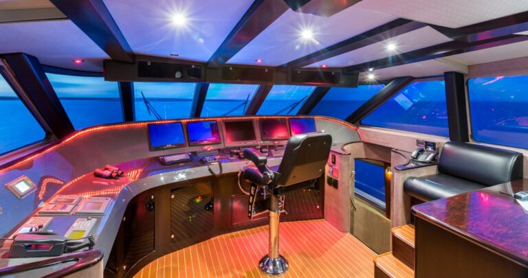 The 35m Yacht UNBRIDLED
