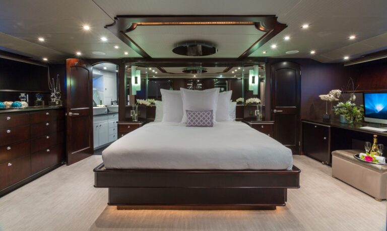 The 35m Yacht UNBRIDLED