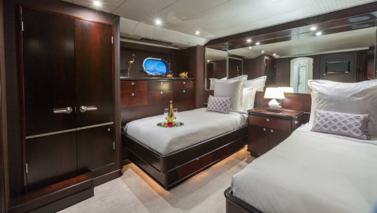 The 35m Yacht UNBRIDLED