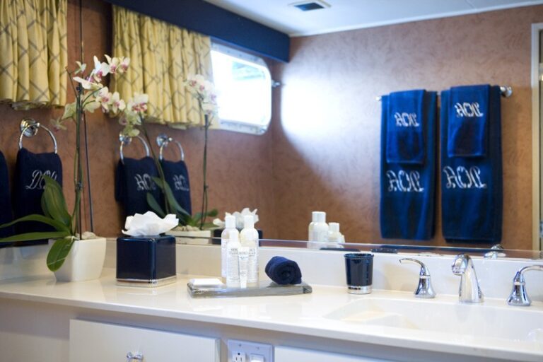 Close Up: Yacht ADO's Bath Image