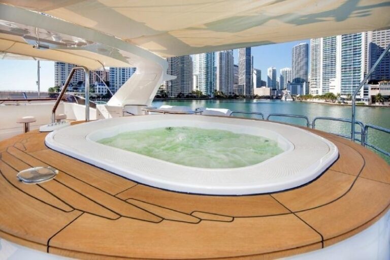 The 36m Yacht +LEJOS