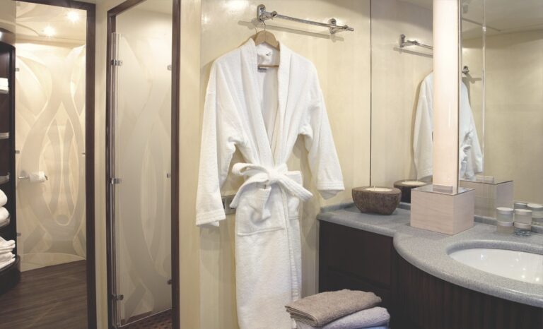 Bath On Board Yacht LET IT BE