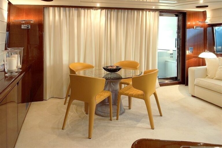 Top Saloon Aboard Yacht LET IT BE