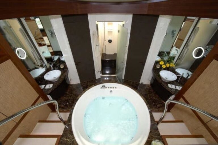 Above: Yacht MATSU's Jacuzzi Pool Photograph