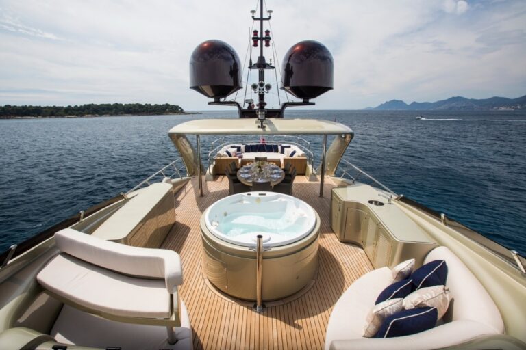 The 36m Yacht MIDNIGHT SUN