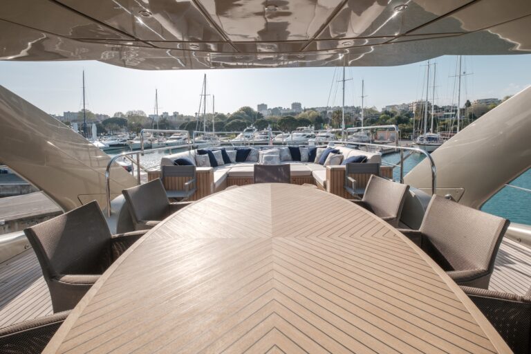 The 36m Yacht MIDNIGHT SUN