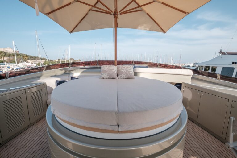 The 36m Yacht MIDNIGHT SUN