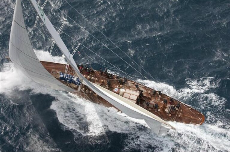 The 36m Yacht SHAMROCK V