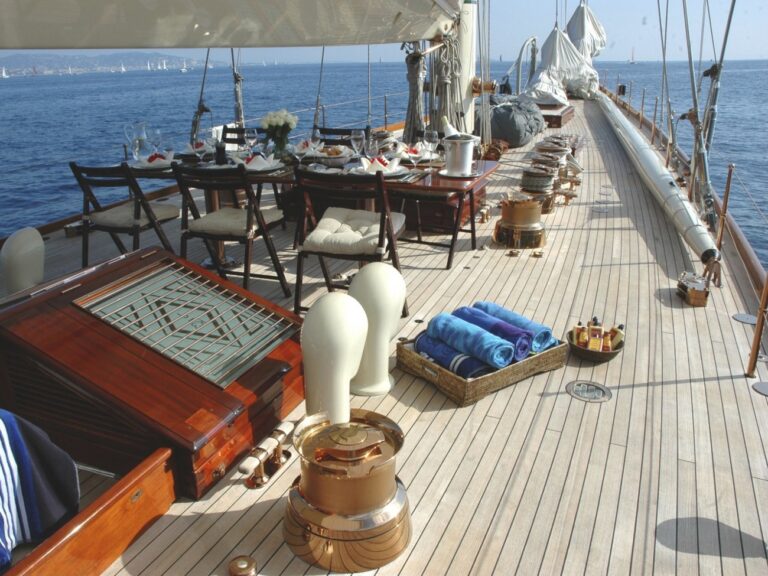 Profile Deck On Board Yacht SHAMROCK V