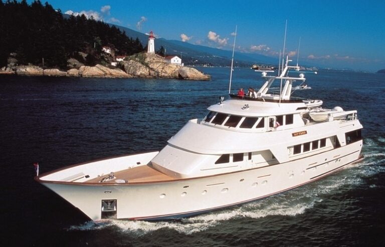 Cruising On Yacht SILENT WORLD II