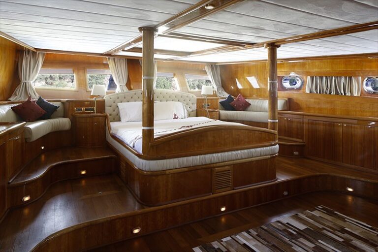 The 36m Yacht SILVER MOON