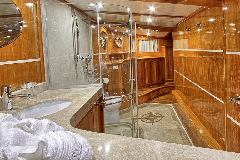 The 36m Yacht SILVER MOON