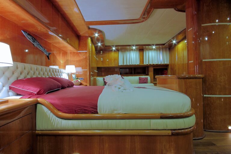 The 36m Yacht SILVER MOON