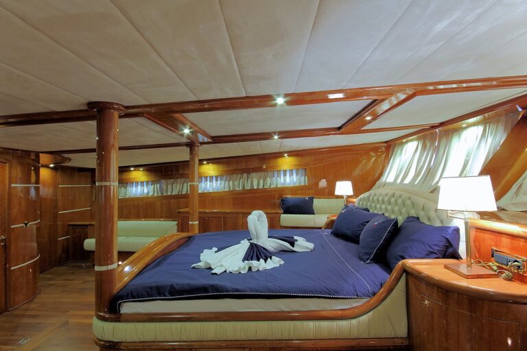 The 36m Yacht SILVER MOON