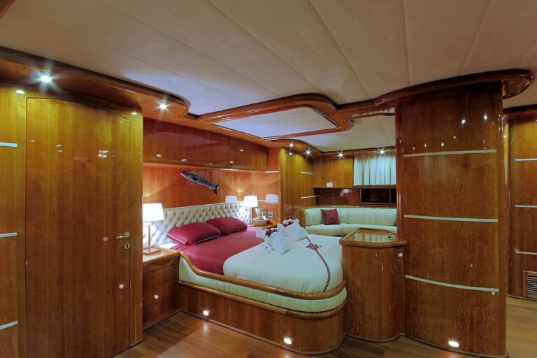 The 36m Yacht SILVER MOON