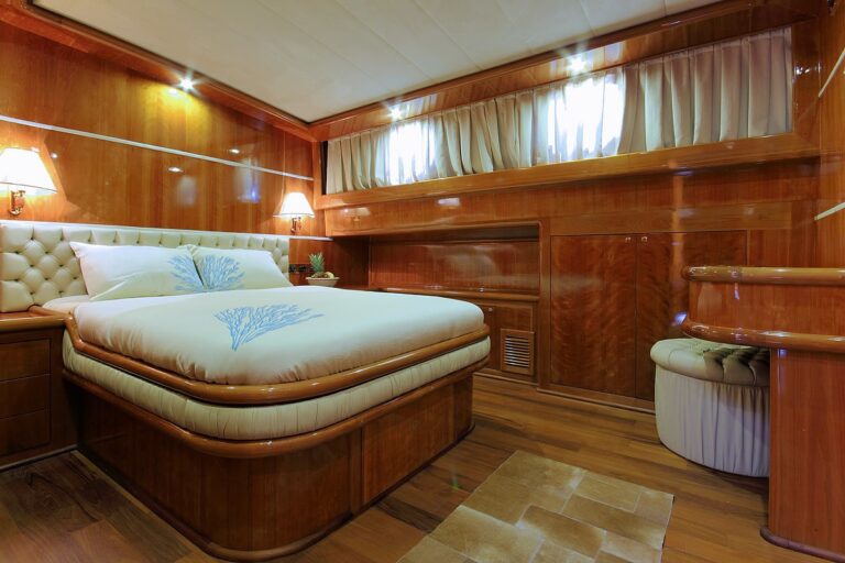 The 36m Yacht SILVER MOON