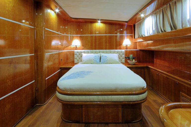 The 36m Yacht SILVER MOON