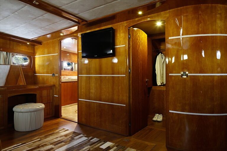 The 36m Yacht SILVER MOON