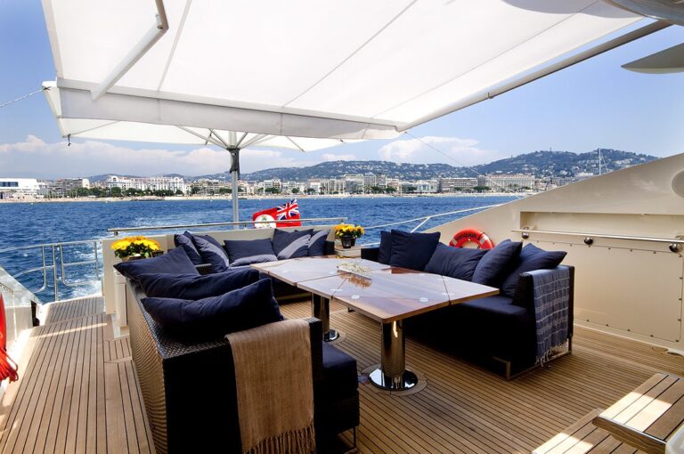 External Eating/dining On Yacht VANQUISH