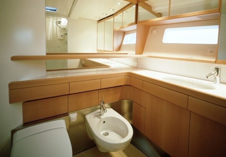 Bath On Board Yacht VIRIELLA