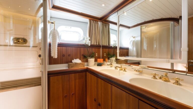The 36m Yacht YANNEKE TOO
