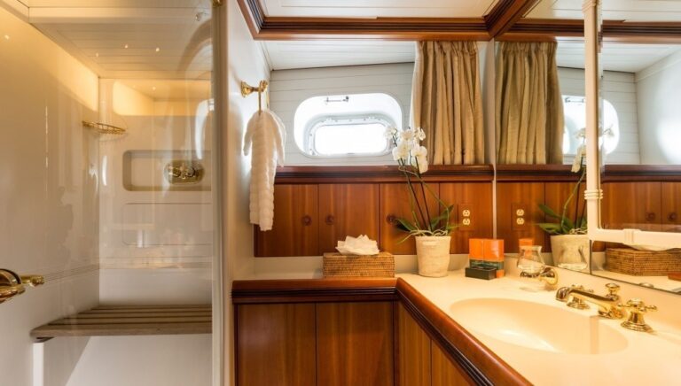 The 36m Yacht YANNEKE TOO