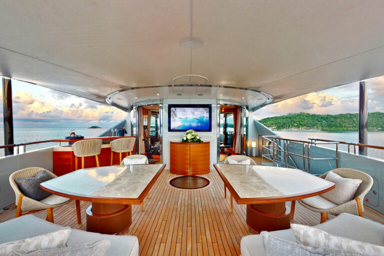 Sun Deck-Jacuzzi  Aft View