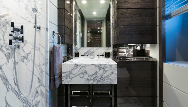 The 37m Yacht EDESIA - Guest ensuite with shower