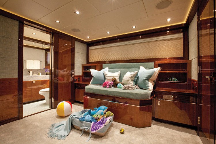 The 37m Yacht FINISH LINE