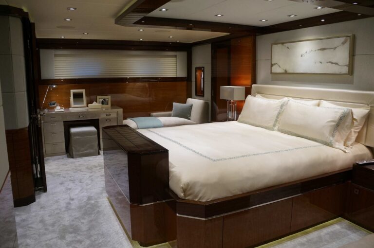 The 37m Yacht FINISH LINE