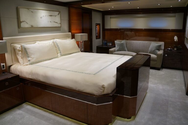 The 37m Yacht FINISH LINE