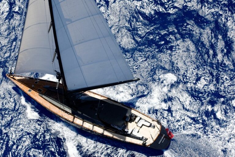 The 37m Yacht MOONBIRD