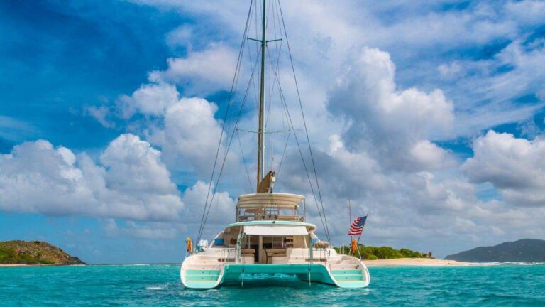 Leopard catamaran GOOD VIBRATIONS - Stern view