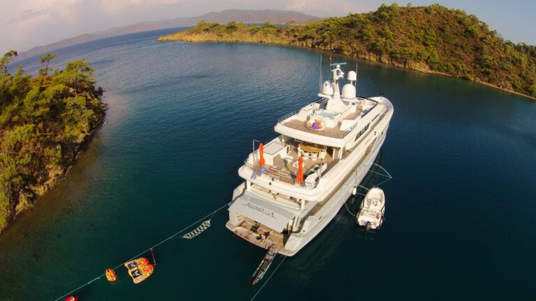 The 38m Yacht ALUMERCIA