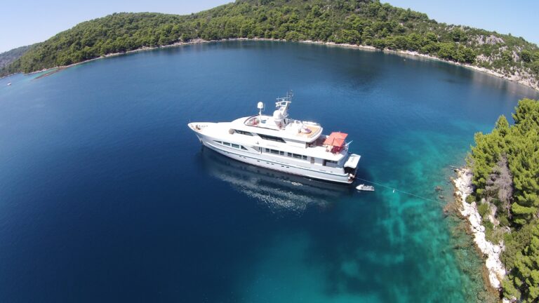 The 38m Yacht ALUMERCIA