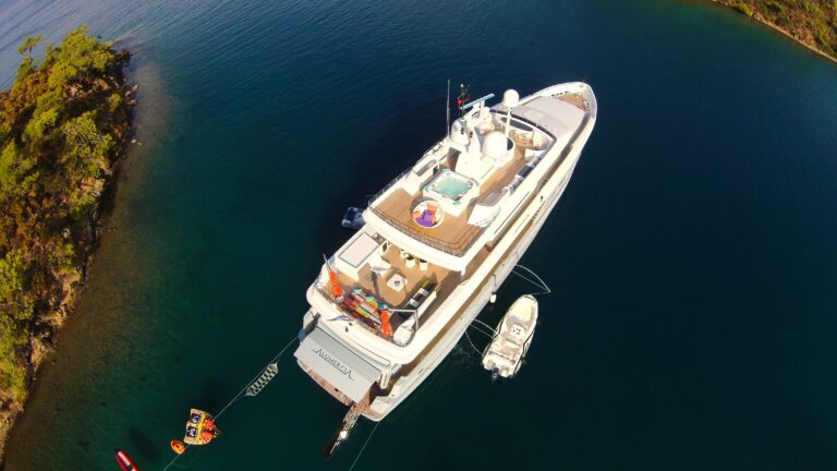 The 38m Yacht ALUMERCIA