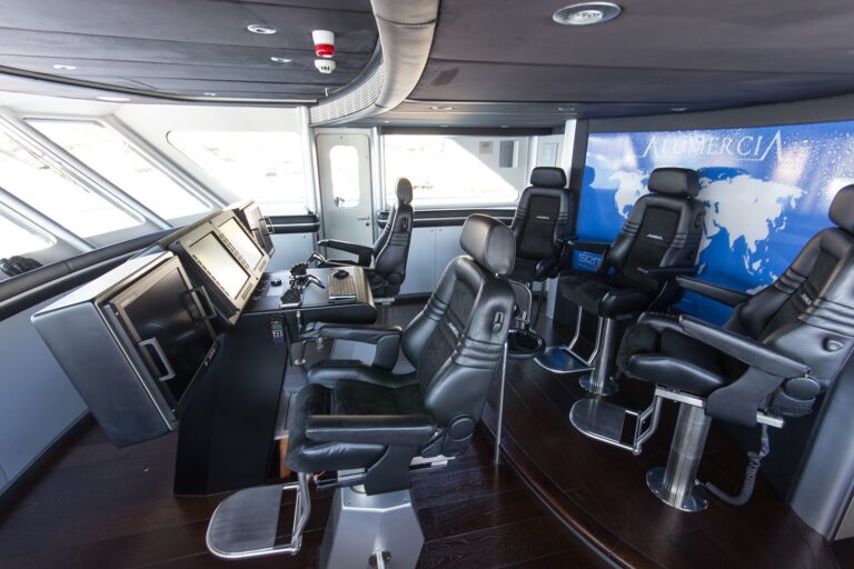 The 38m Yacht ALUMERCIA