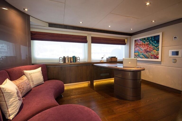 The 38m Yacht ALUMERCIA