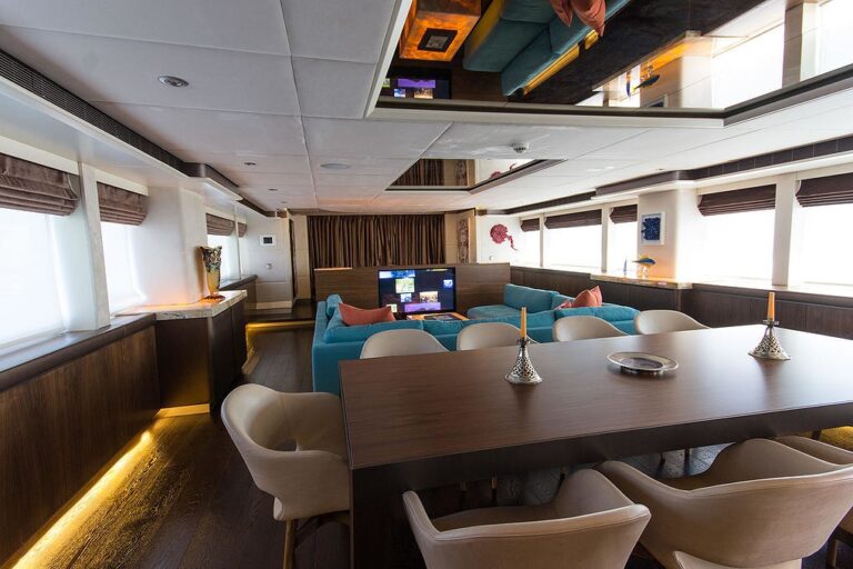 The 38m Yacht ALUMERCIA