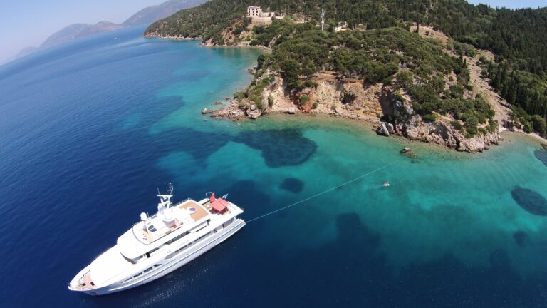 The 38m Yacht ALUMERCIA