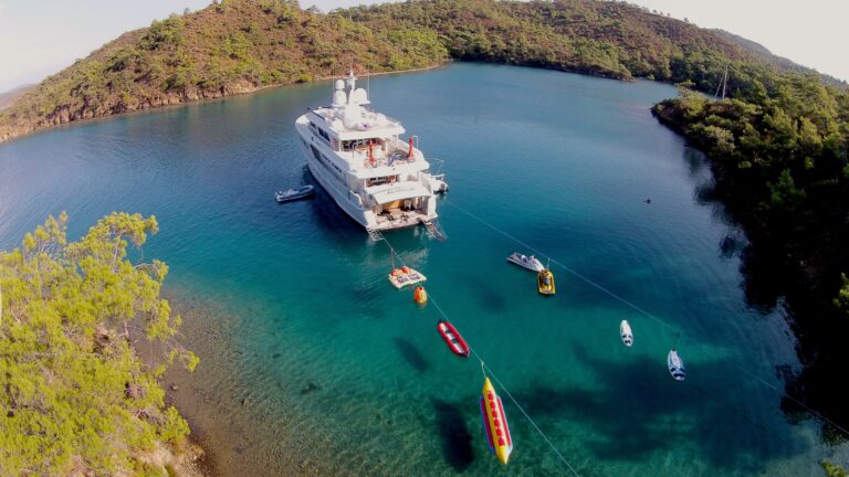 The 38m Yacht ALUMERCIA