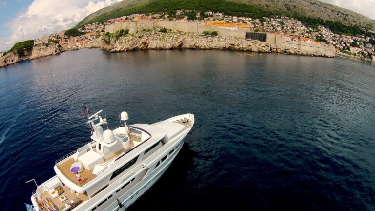 The 38m Yacht ALUMERCIA