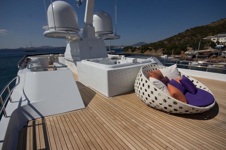 The 38m Yacht ALUMERCIA